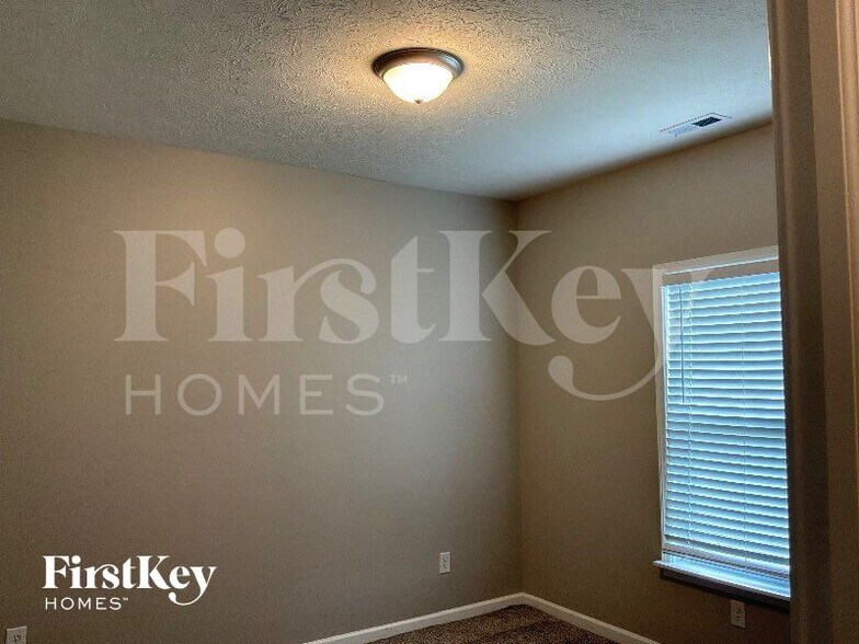 Building Photo - 221 St Andrews Ave