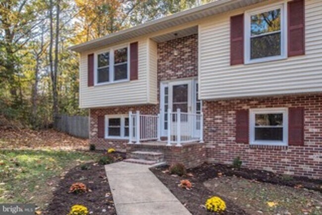 Building Photo - 4 Bed 3 Bath in Falmouth Fredericksburg
