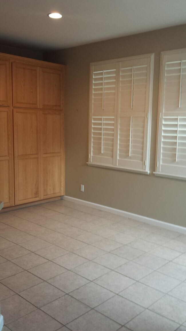 Building Photo - 1217 Fawn Lily Dr