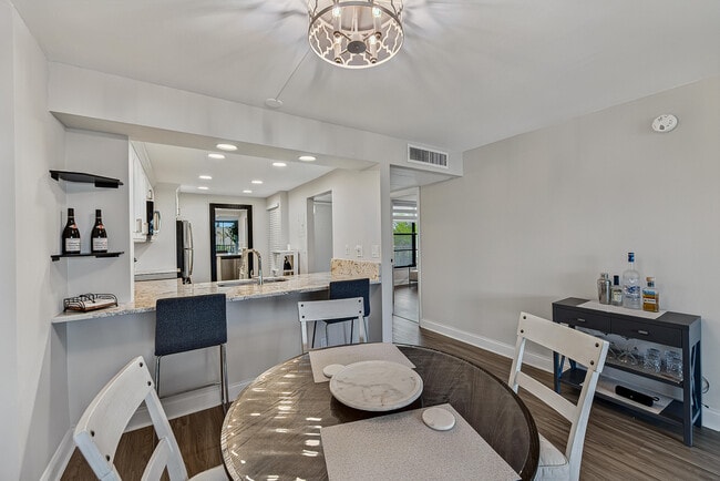 Building Photo - 4 Royal Palm Way