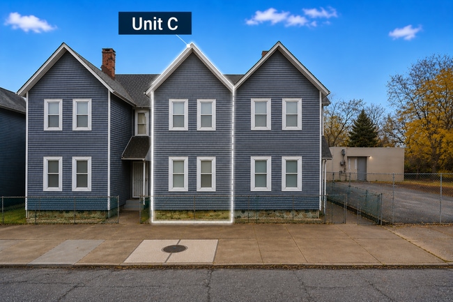 Building Photo - 1361 E 45th St