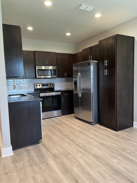 Kitchen - 10672 Brothers Ln