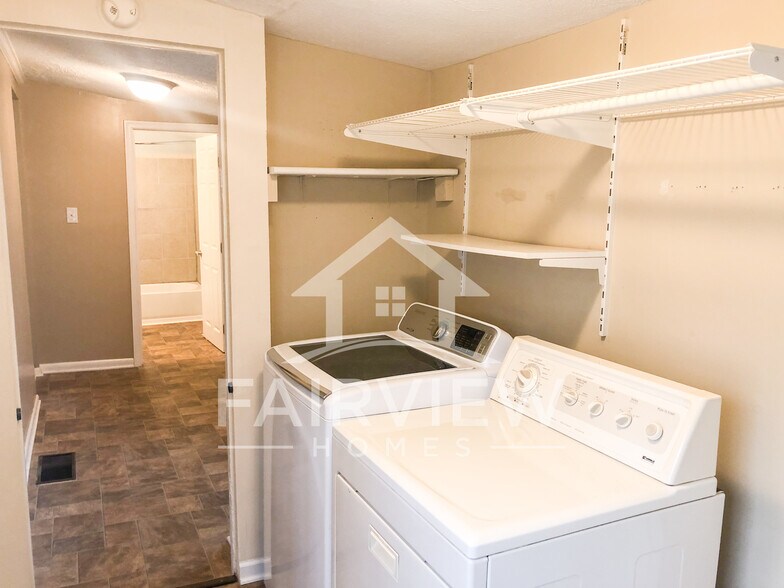 Laundry Room - 3520 Demott St