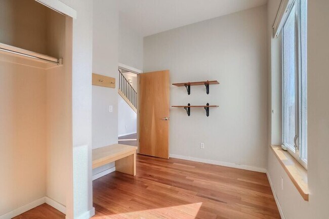 Building Photo - 2421 Rose Ct