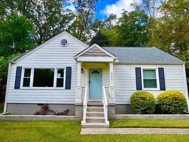 Primary Photo - Beautiful Craftsman home in Smyrna