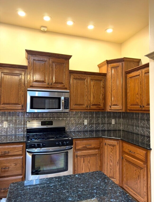 Building Photo - Immaculate garden home in Tivoli Estates