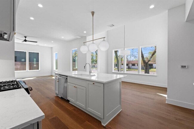 Building Photo - 710 Philco Dr