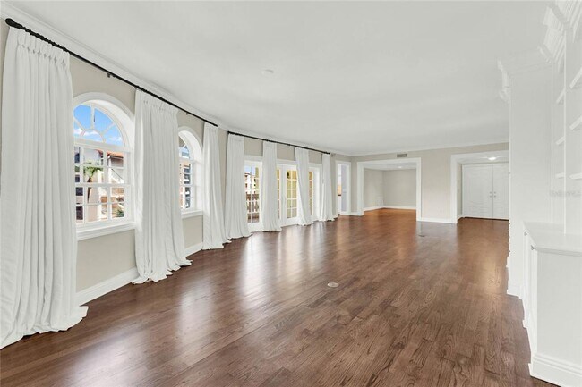 Building Photo - 200 S Interlachen Ave