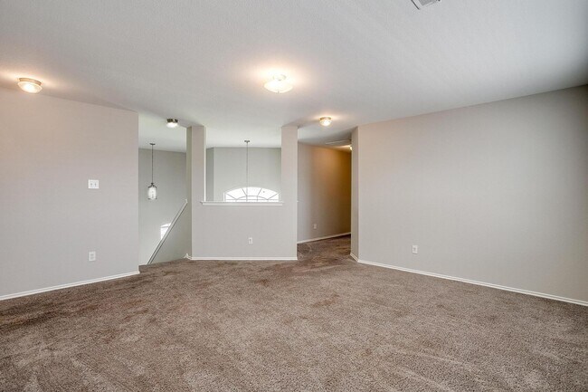 Building Photo - Large 4 Bedroom 3.5 Bathroom- Eagle Mounta...