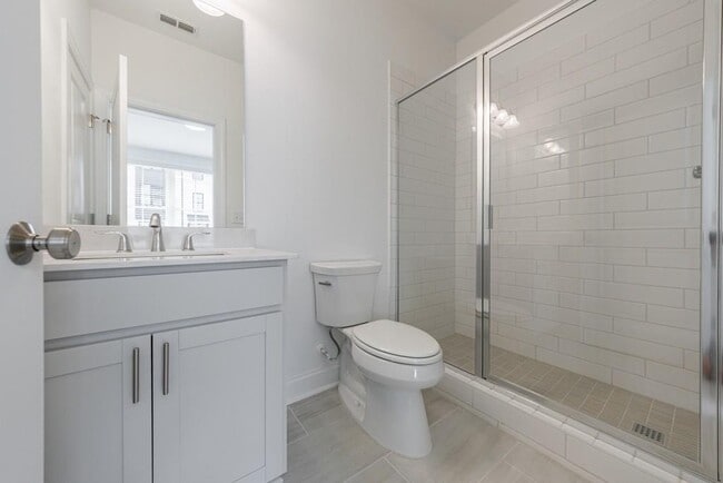 Building Photo - 510 Healy Dr