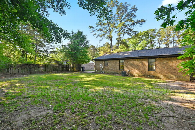 Building Photo - 260 Dorchester Manor Blvd