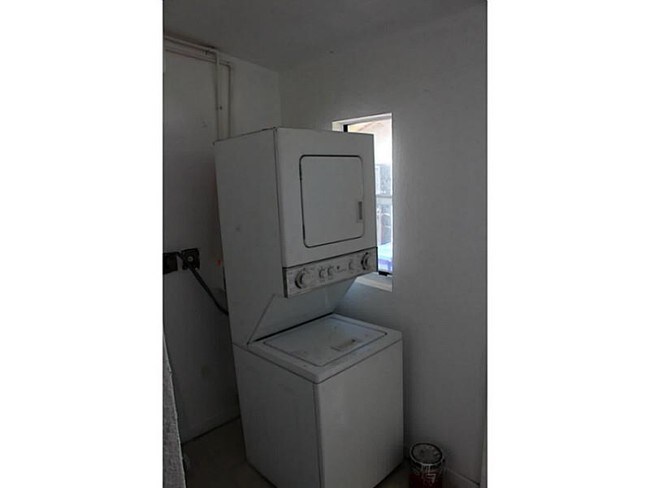 Building Photo - 1225 NW 45th St