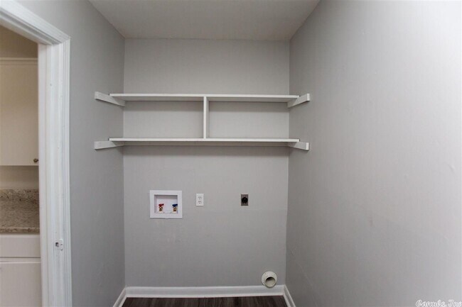 Building Photo - 318 1/2 E Lee Ave