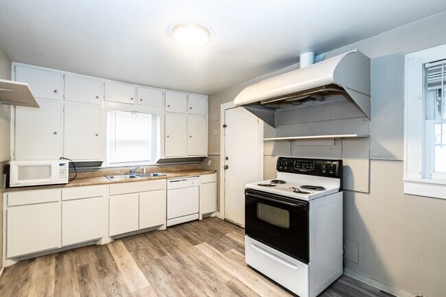 Building Photo - 2310 15th St