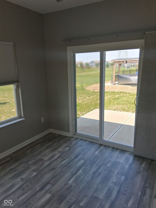 Building Photo - 7062 English Oak Dr