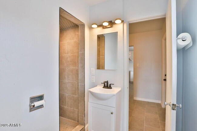 Building Photo - 345 W Windsor Ave