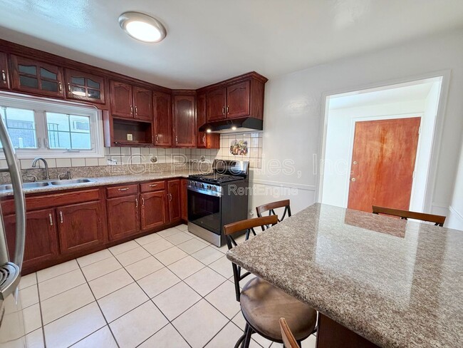 Building Photo - 2407 Fernleaf St