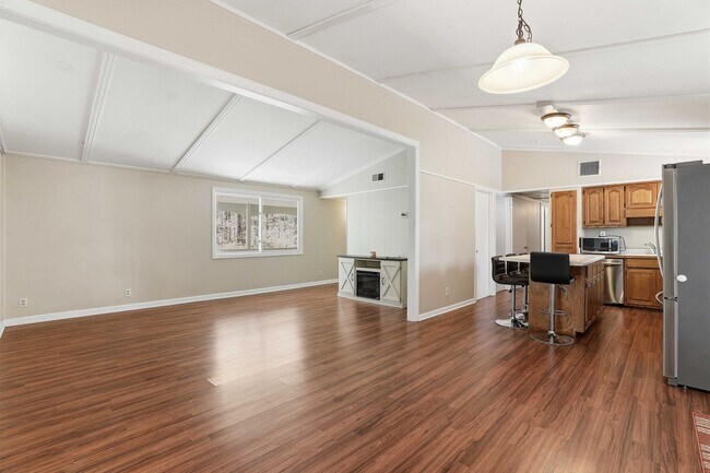 Building Photo - Private Home on 6 acres in Whitewater Schools!