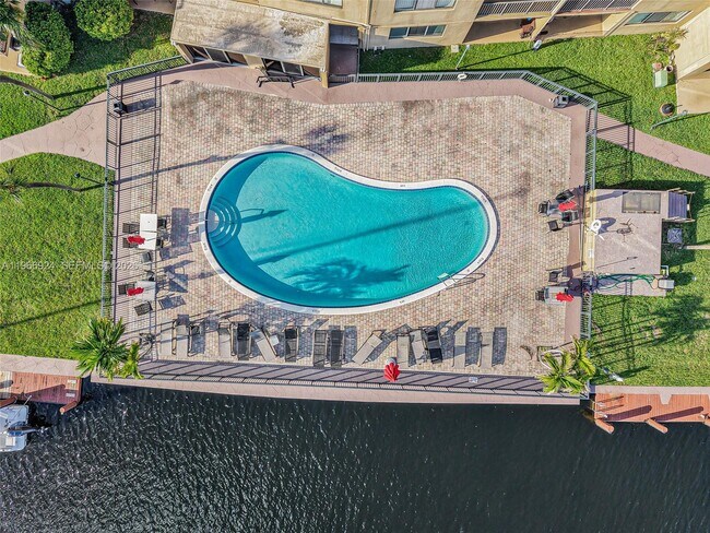 Building Photo - 301 Golden Isles Dr