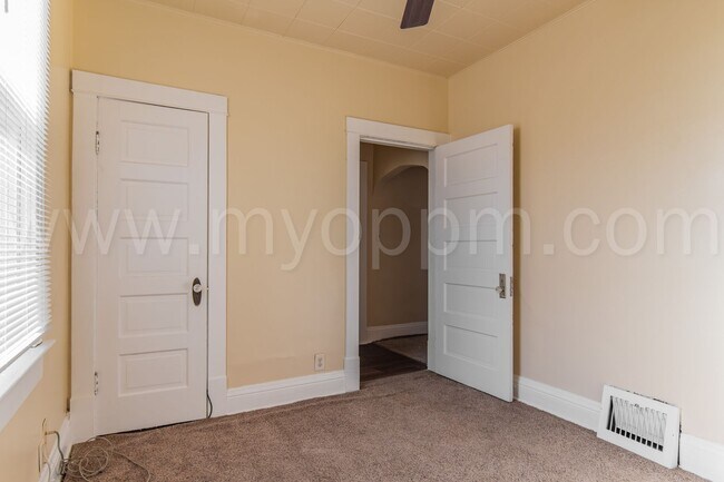 Building Photo - Available Now! | Bright 3 Bedroom / 2 Bathroom Home | 13th & Martha