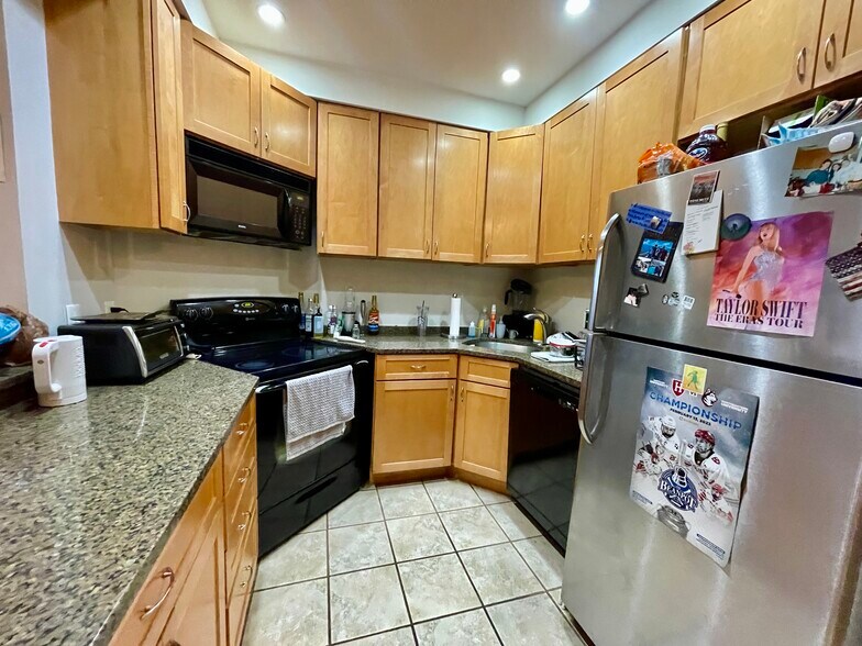 Building Photo - 42 Fenway