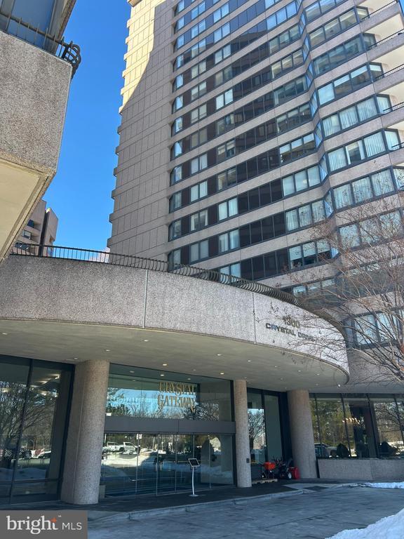 Building Photo - 1300 Crystal Dr