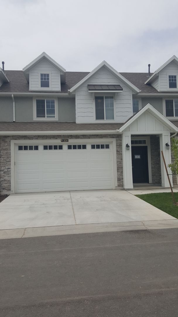 Primary Photo - Spacious 3-Bedroom, 2.5-Bath Home in Cente...