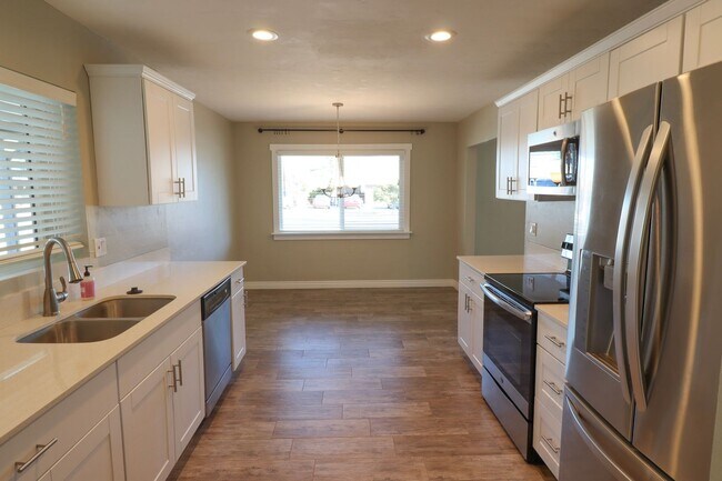 Building Photo - Modern Farmhouse