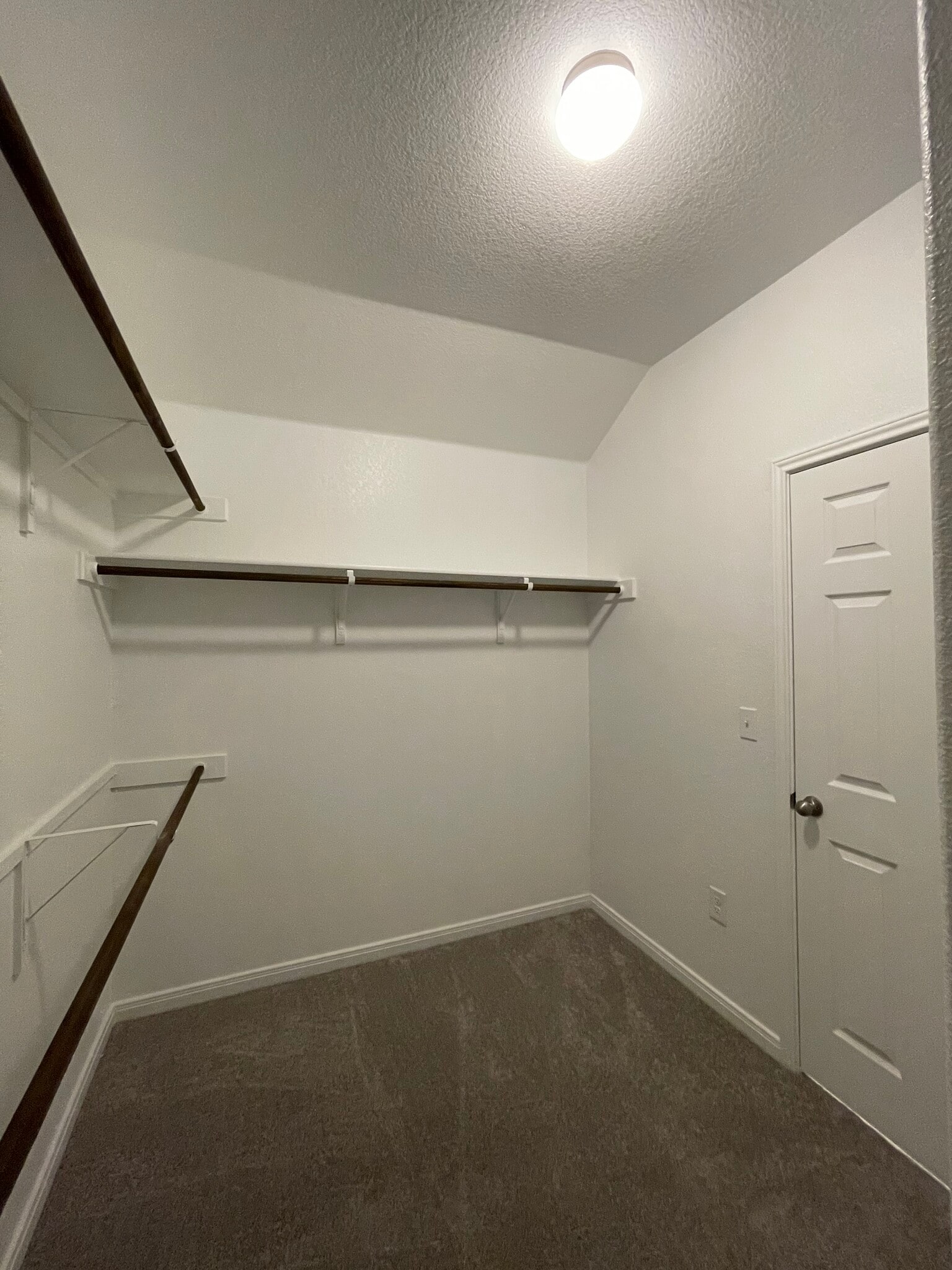 Building Photo - 300 La Joya Pass