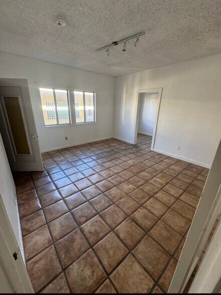 Building Photo - 608 N St Andrews Pl