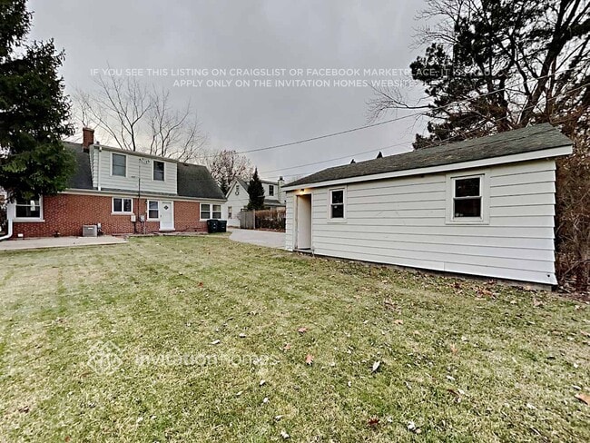 Building Photo - 2116 Hickory Ct