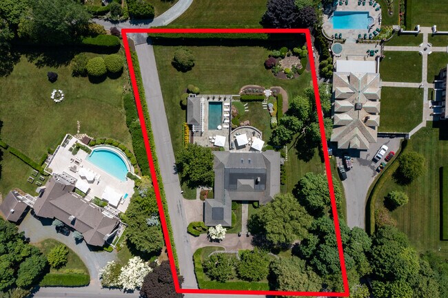 Building Photo - 3 Barclay Sq