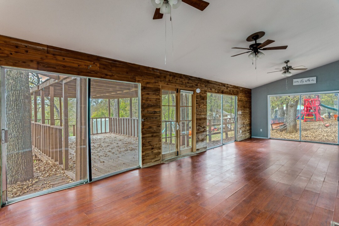 Building Photo - 1612 Woodview Dr