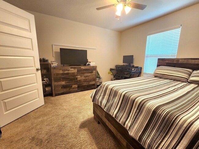 Building Photo - 5379 Peach Dr