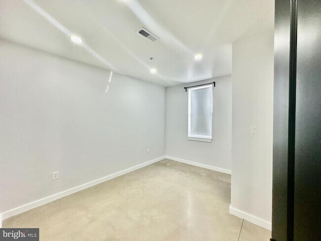 Building Photo - 501 N Cannon Ave