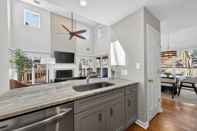 Building Photo - 1002 Cupp Ln