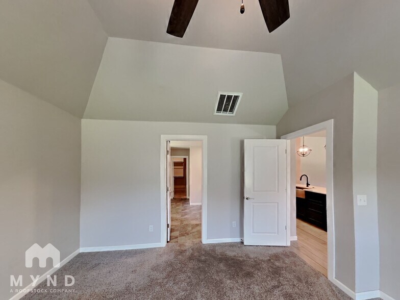 Building Photo - 5401 Riverrun Ct