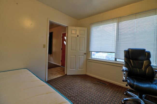 Building Photo - Provo Upstairs Apartment