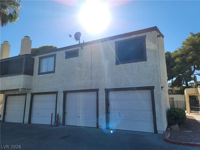 Building Photo - 5049 Spencer St