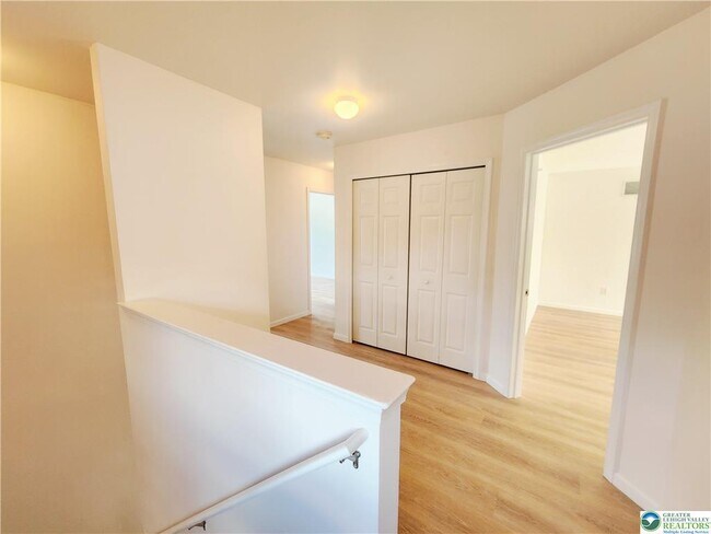 Building Photo - 937 King Way