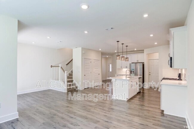 Building Photo - 6943 Doddridge Ln