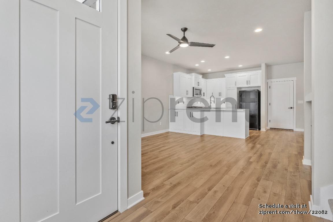 Building Photo - 4111 SE Century Blvd