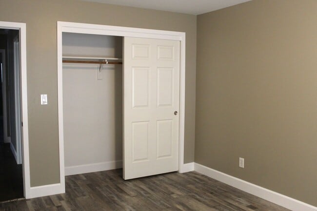 Building Photo - Large Home for Rent Bakersfield, CA