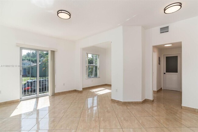 Building Photo - 694 NE 76th St