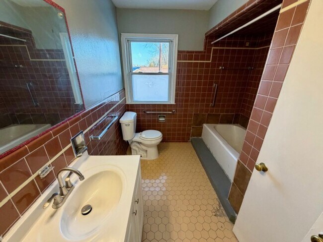 Building Photo - Three bedroom One and a half bath Brick Colonial home for lease