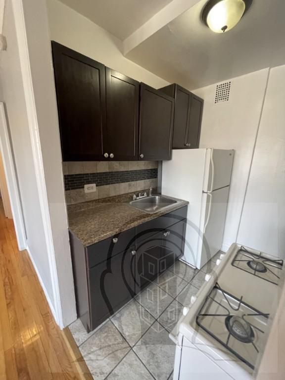 Building Photo - 1 bedroom in CHICAGO IL 60626