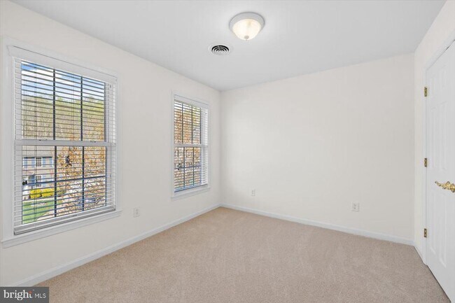 Building Photo - 5 Prescott Ln