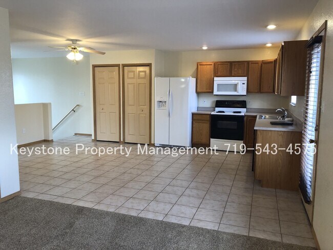 Building Photo - 377 - 379 W. Buttercup Way