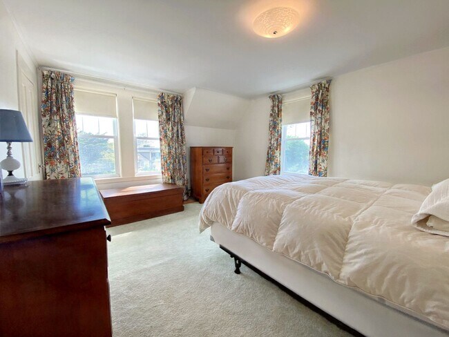 Building Photo - Winter Rental: Hodgkins Cottage