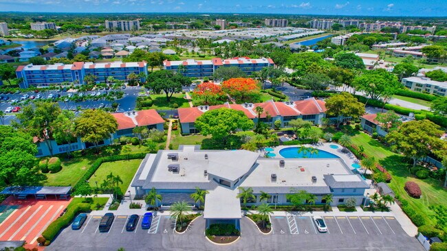 Building Photo - 6525 S Oriole Blvd